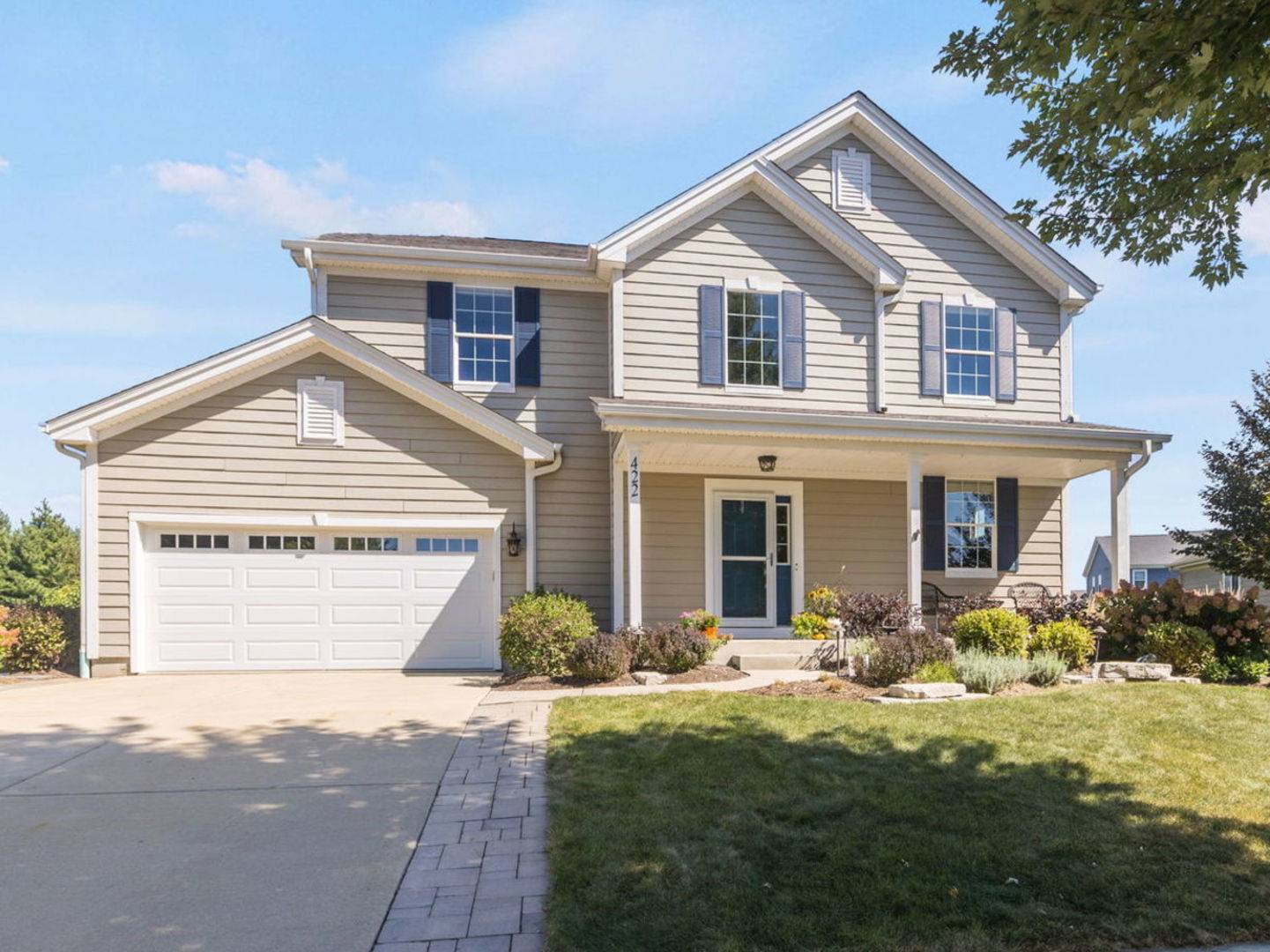 422 W Amberside DR, Elgin, IL 60124