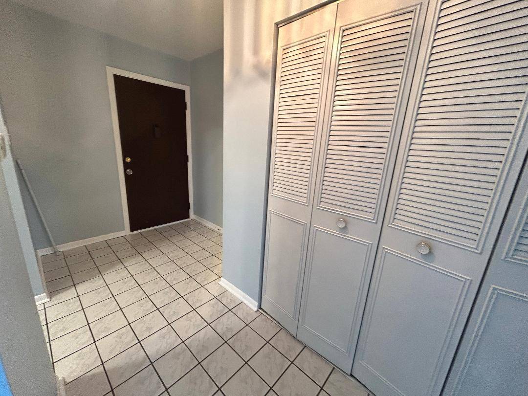 8970 N Parkside AVE #416, Des Plaines, IL 60016