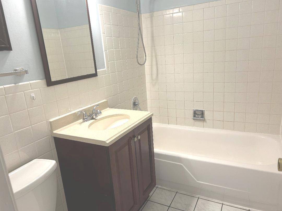 8970 N Parkside AVE #416, Des Plaines, IL 60016