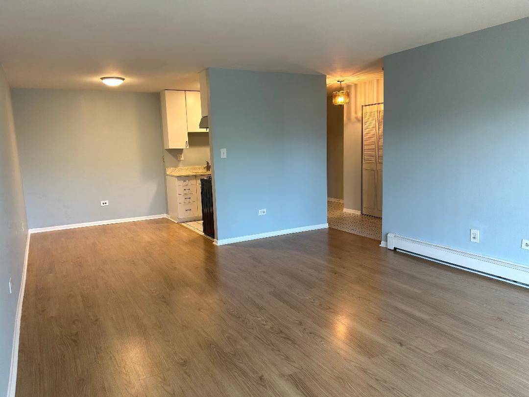 8970 N Parkside AVE #416, Des Plaines, IL 60016