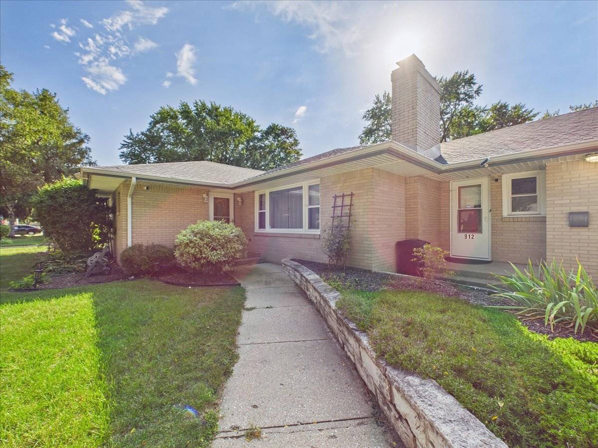 912 Chelsea AVE, Rockford, IL 61107