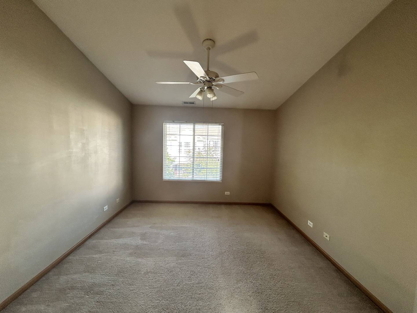 2254 Reflections DR, Aurora, IL 60502