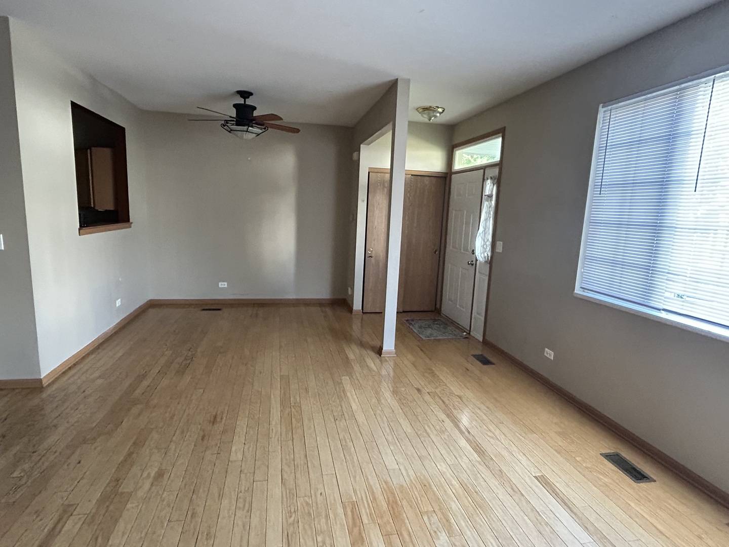 2254 Reflections DR, Aurora, IL 60502