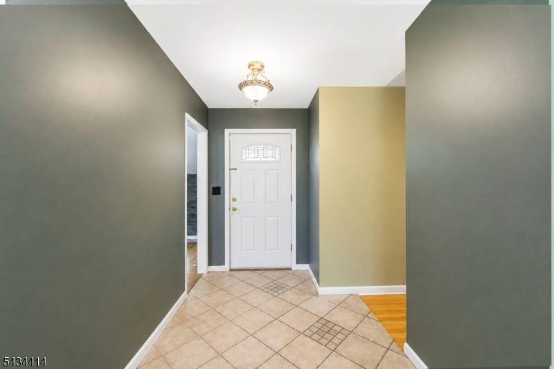128 Upper High Crest Dr, West Milford Twp., NJ 07480
