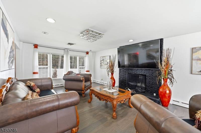 314 Judges Ln, North Plainfield Boro, NJ 07063
