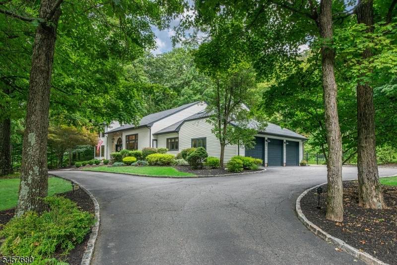27 Alize Dr, Kinnelon Boro, NJ 07405