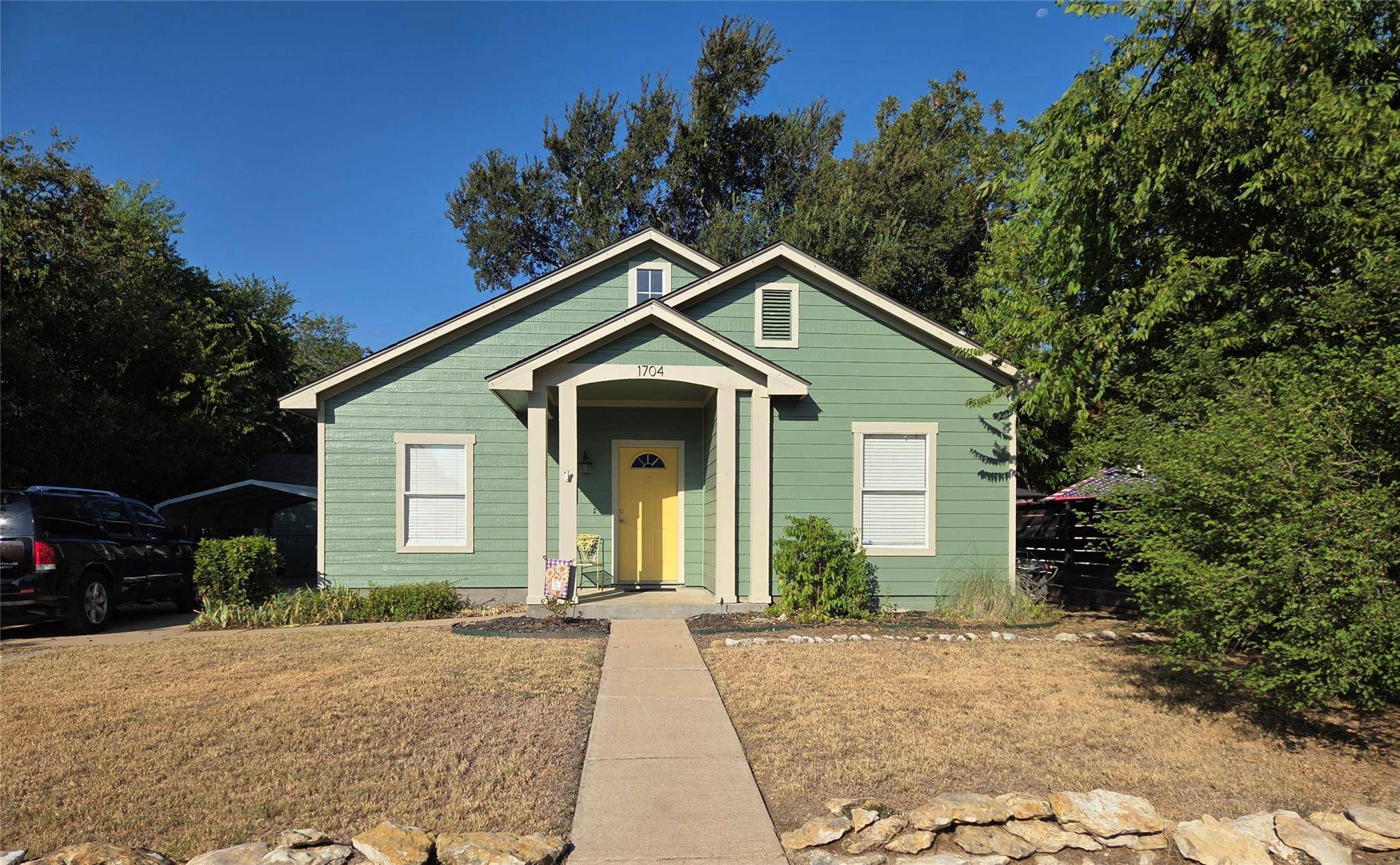 1704 S College ST, Georgetown, TX 78626