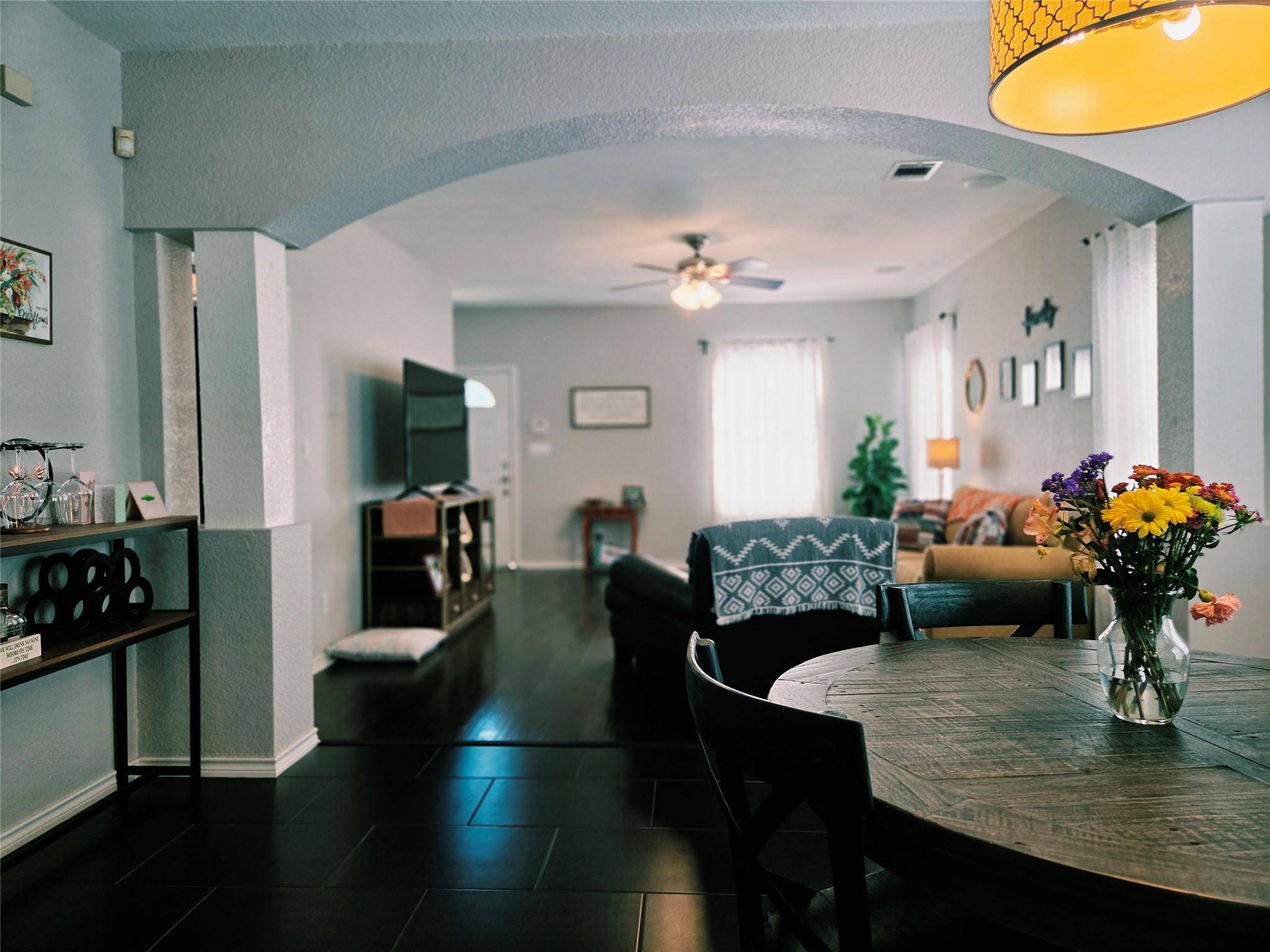 1704 S College ST, Georgetown, TX 78626