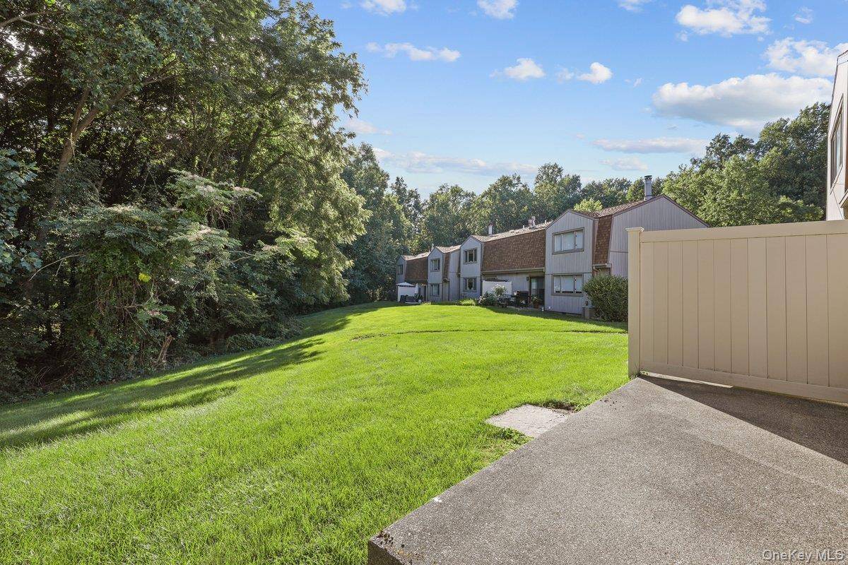 5 Meadowlark CIR, Peekskill, NY 10566