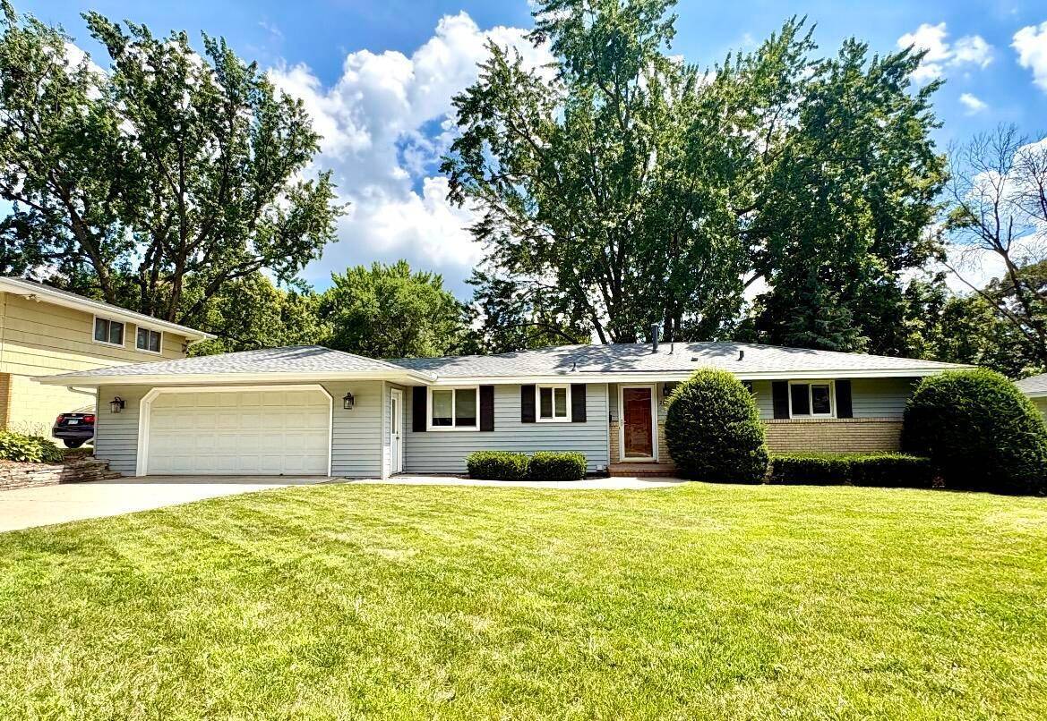 2009 W 83rd ST, Bloomington, MN 55431