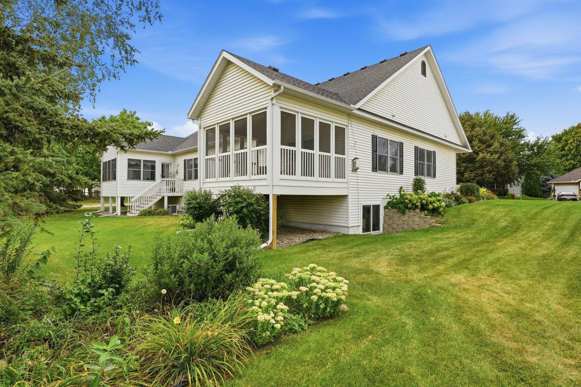 802 Saint Lawrence DR, Northfield, MN 55057