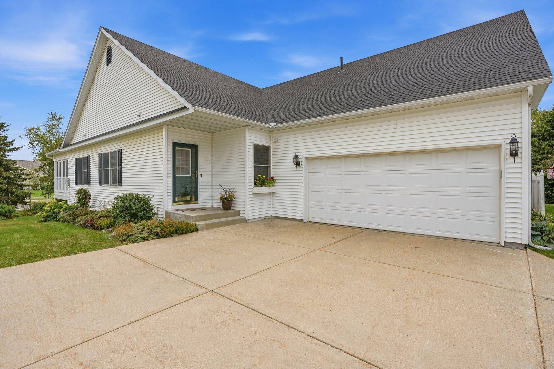 802 Saint Lawrence DR, Northfield, MN 55057