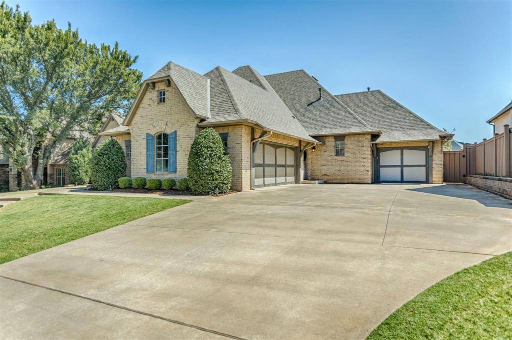 3216 Hillside DR, Edmond, OK 73012