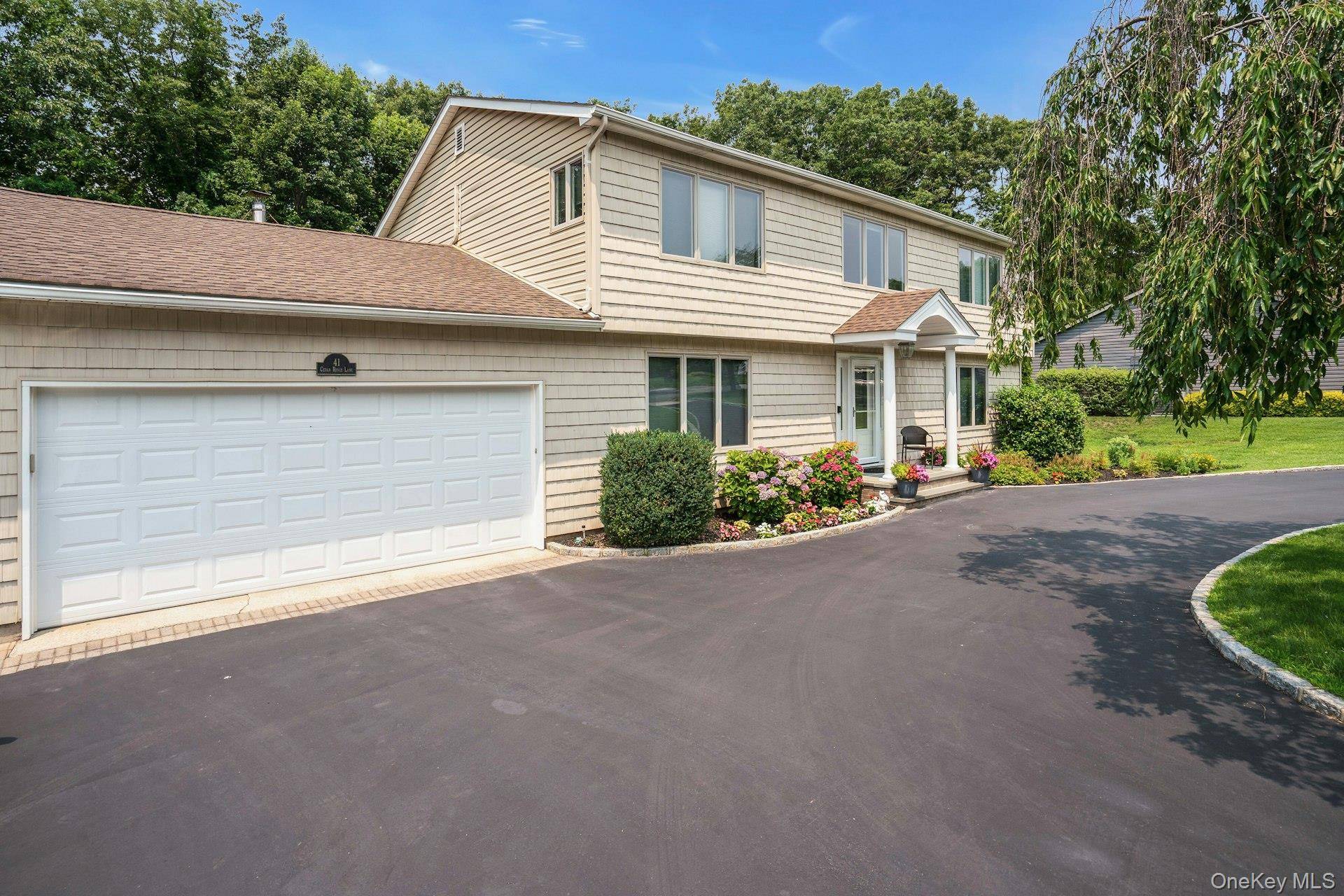 41 Cedar Ridge LN, Dix Hills, NY 11746
