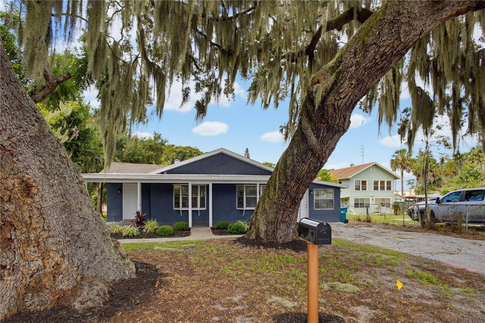 33 W HERRICK DR, Eustis, FL 32726