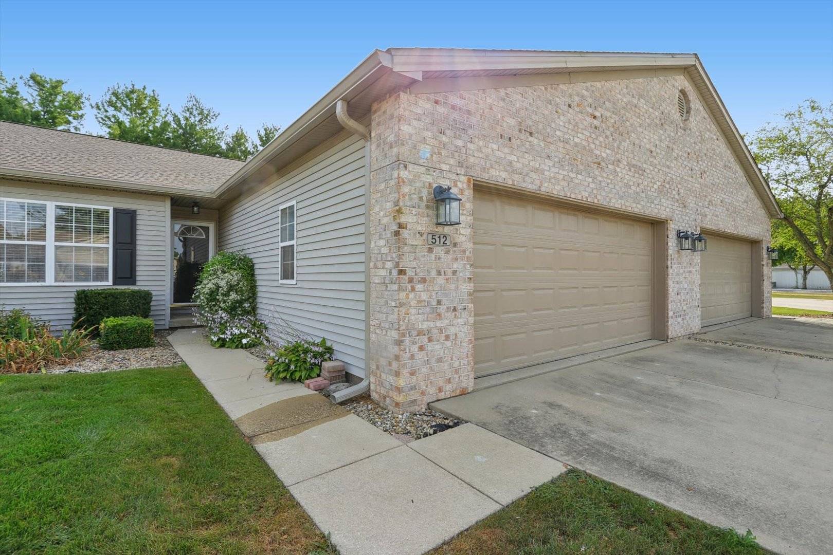 512 Stonecrest DR #512, Savoy, IL 61874