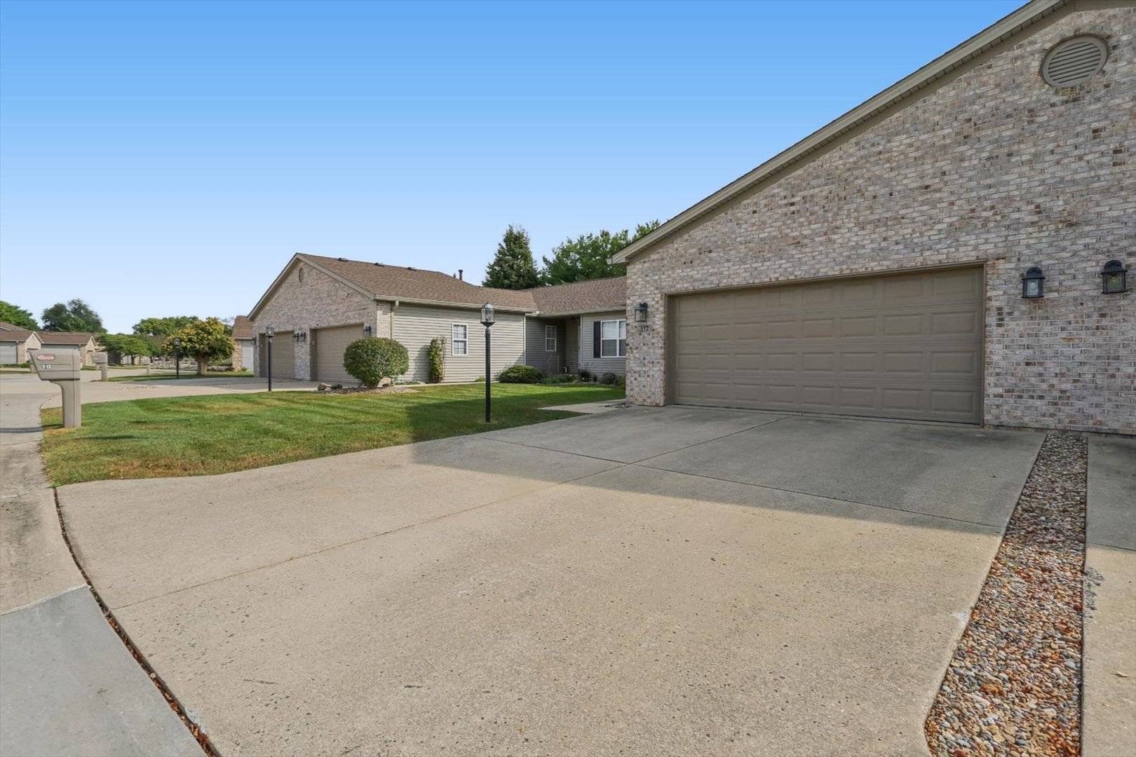 512 Stonecrest DR #512, Savoy, IL 61874