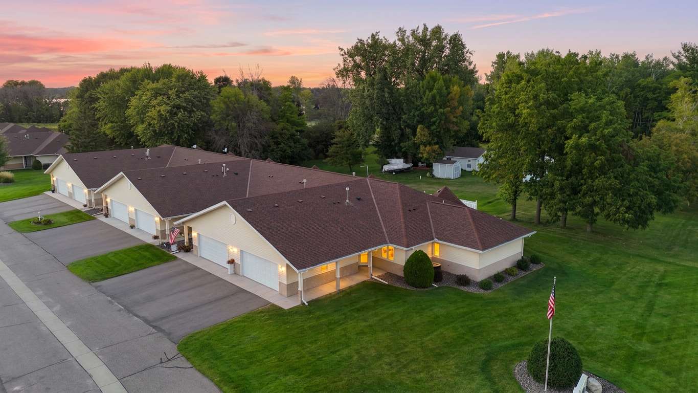 13040 Evergreen DR, Lindstrom, MN 55045