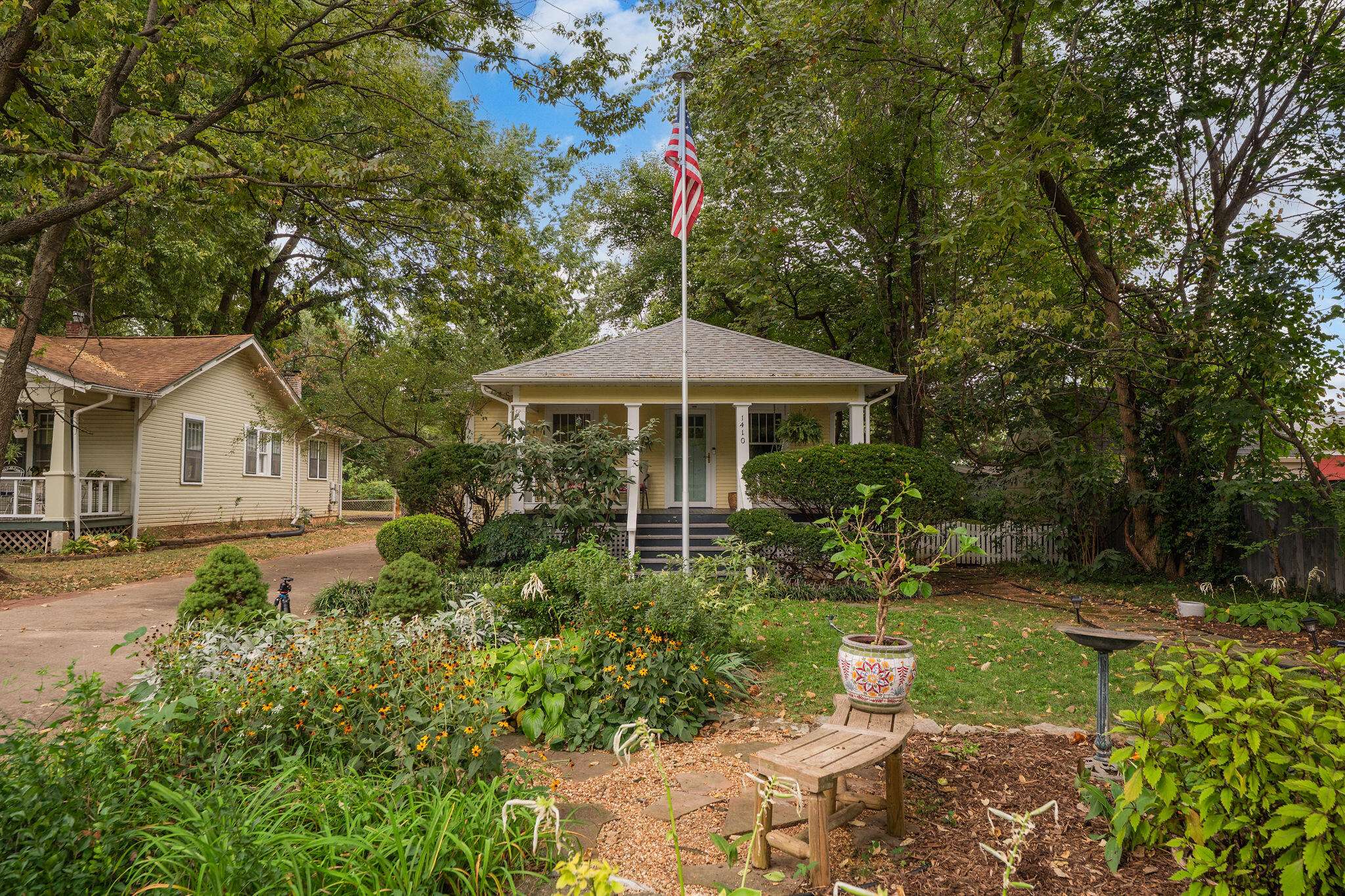 1410 E Stanford ST, Springfield, MO 65804