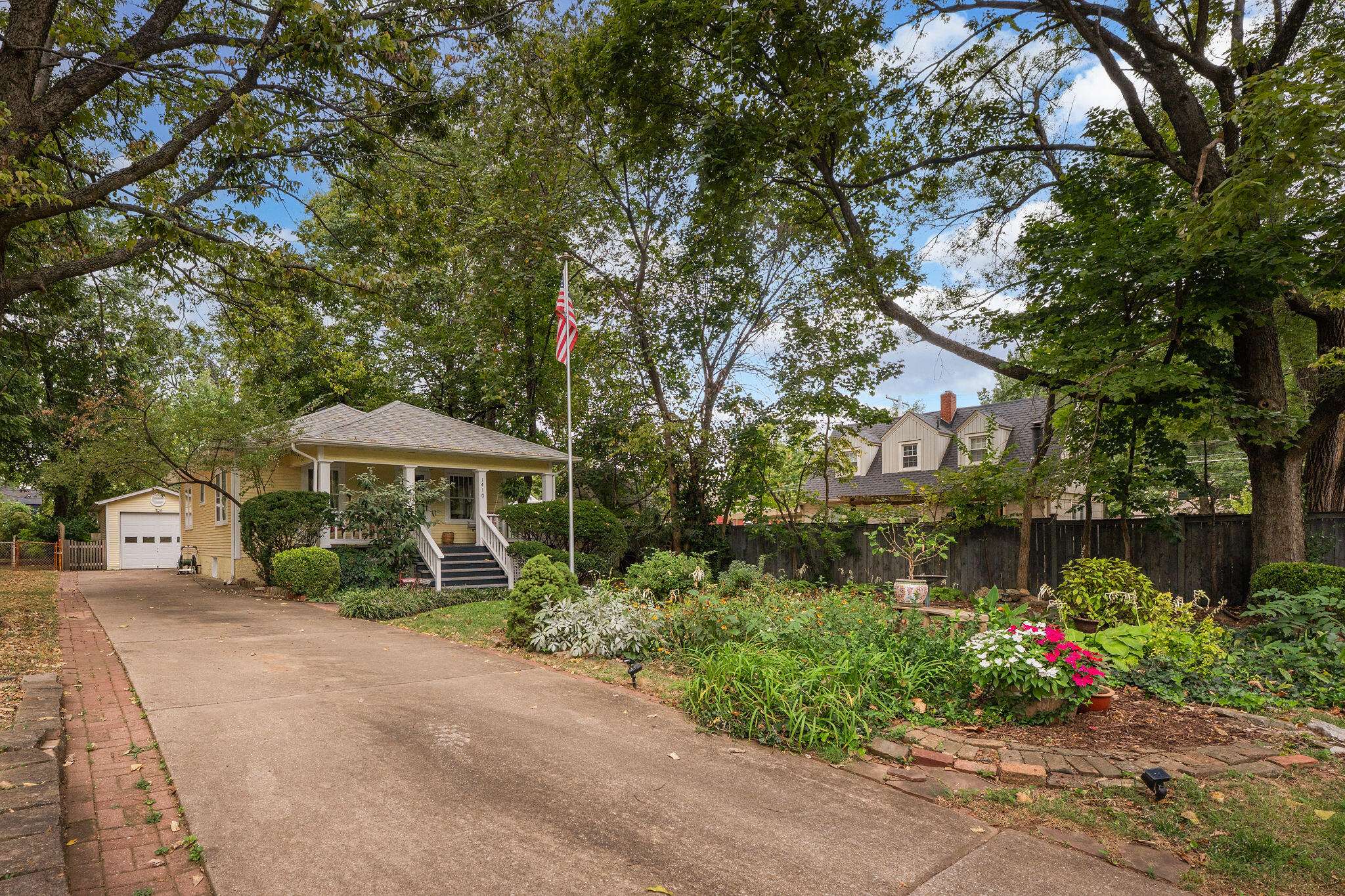 1410 E Stanford ST, Springfield, MO 65804