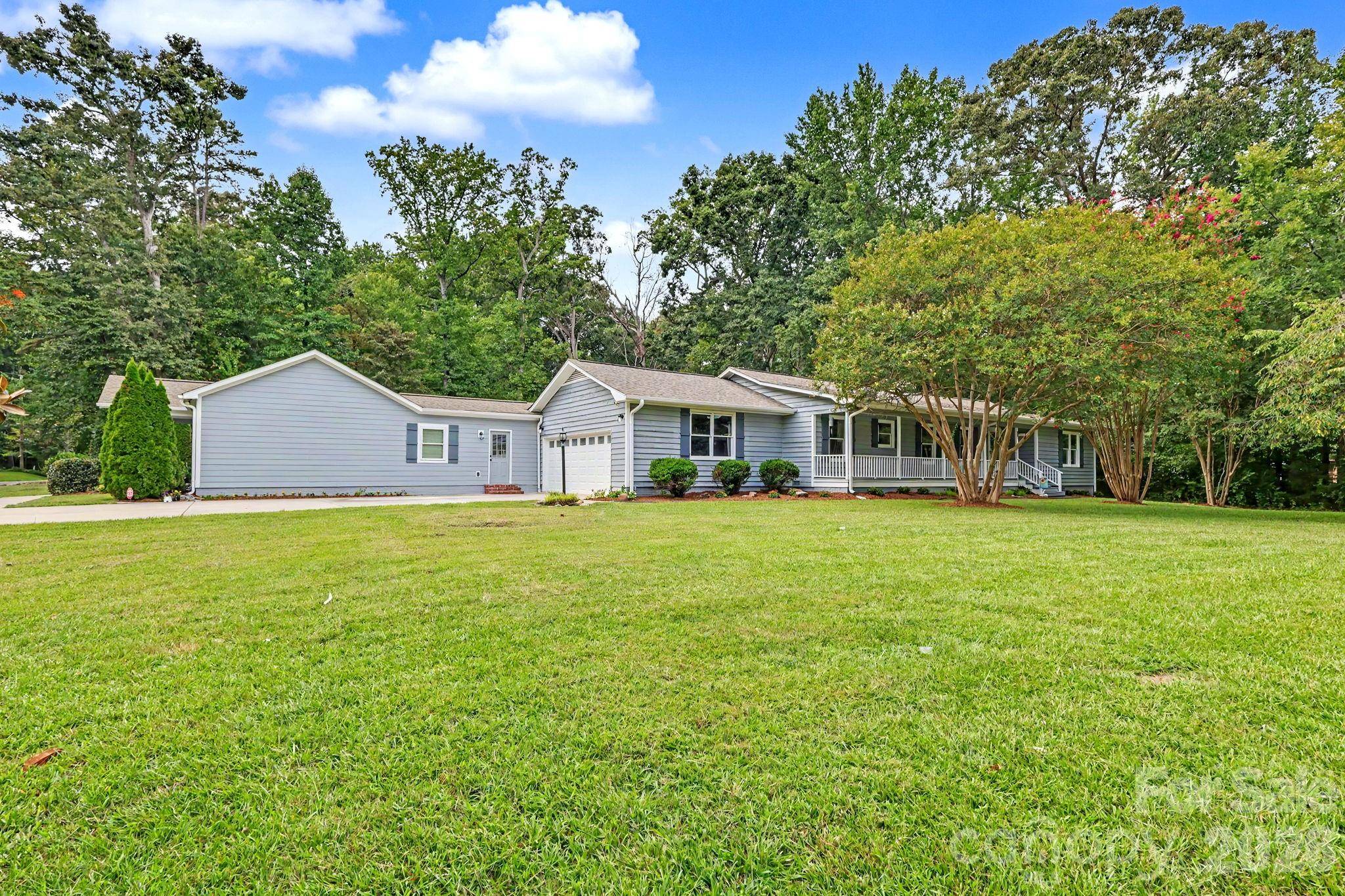 3201 Fairforest DR, Matthews, NC 28104