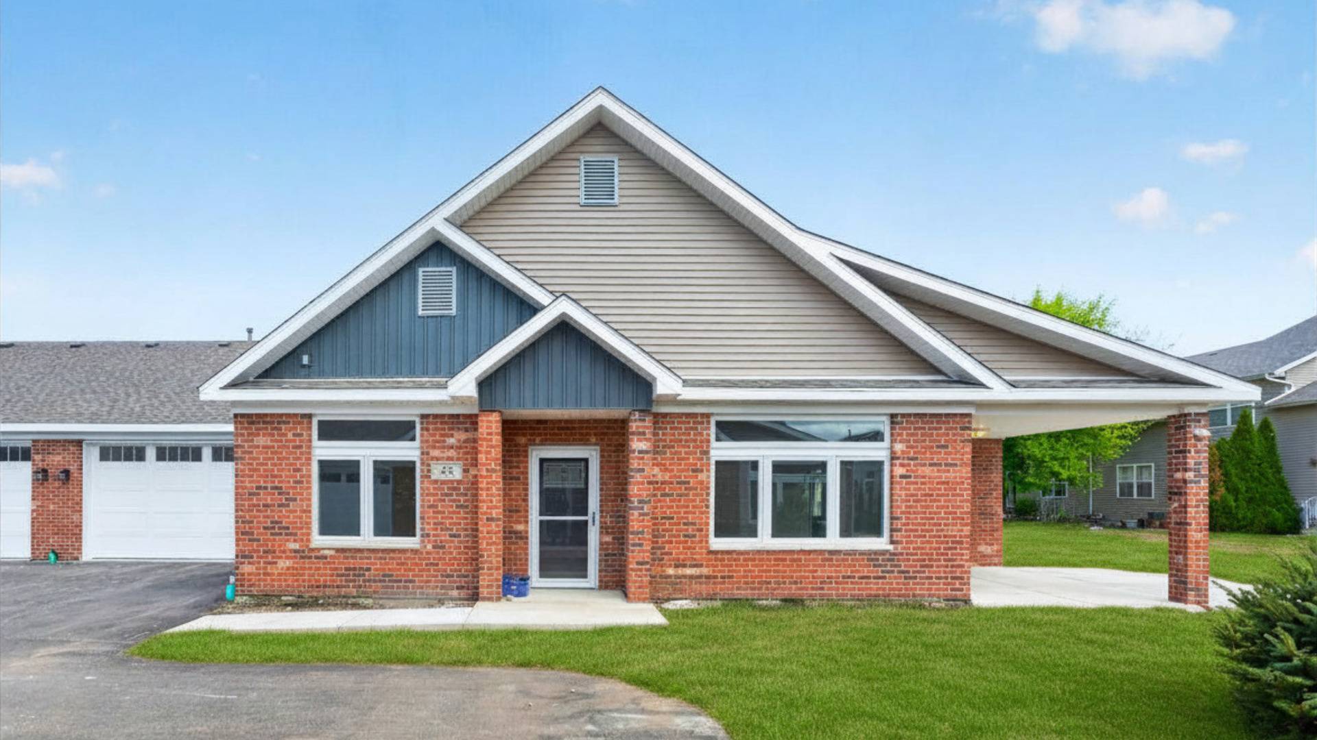 570 Stearn DR #570, Genoa, IL 60135