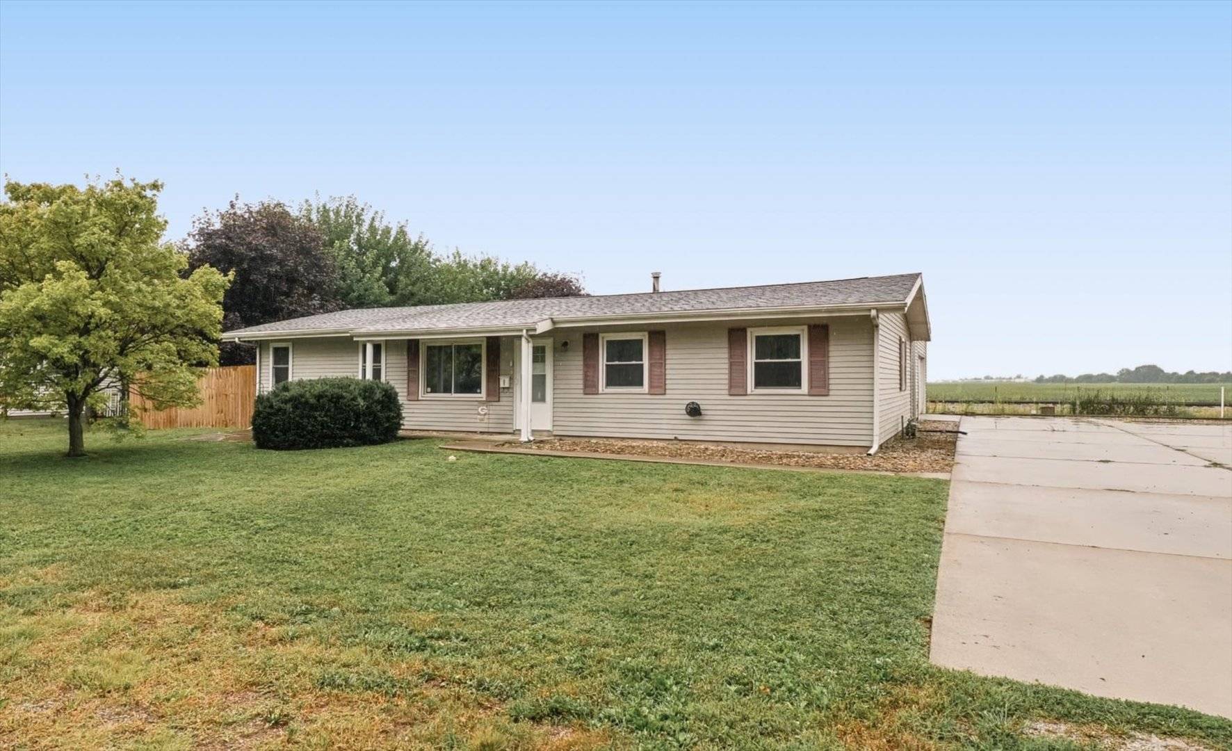 549 S Hinkley ST, Bement, IL 61813