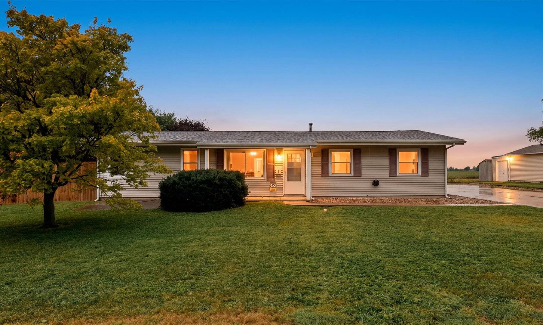549 S Hinkley ST, Bement, IL 61813