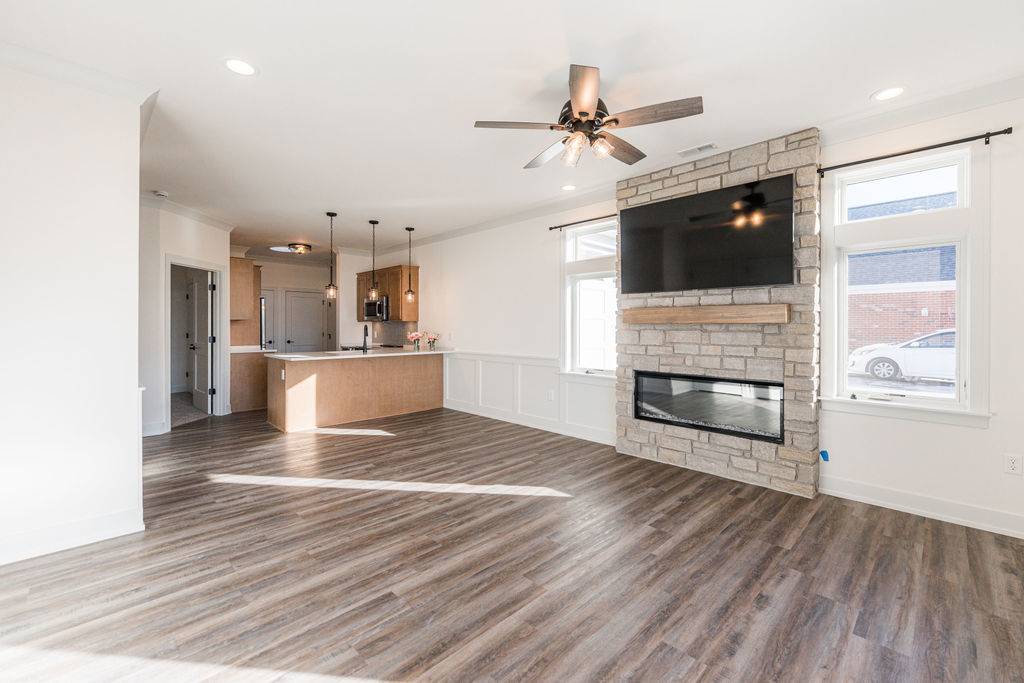 572 Stearn DR #572, Genoa, IL 60135