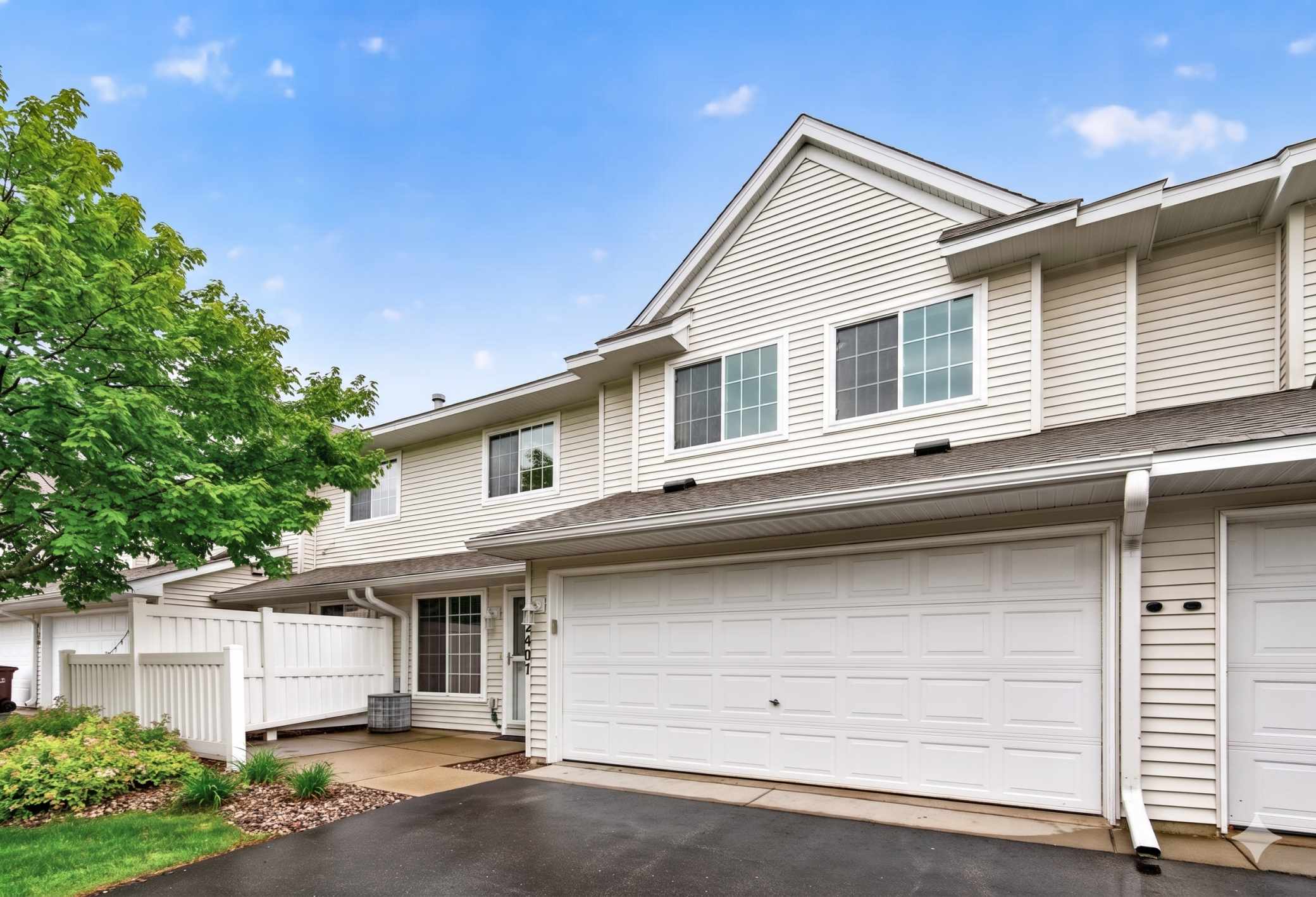 2407 Harvest WAY, Chanhassen, MN 55317