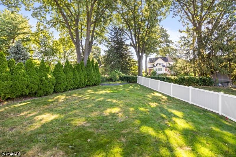 23 Zeim Dr, Clifton City, NJ 07012