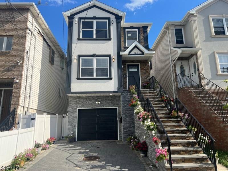 208 Atlantic St, Elizabeth City, NJ 07206