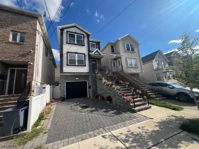 208 Atlantic St, Elizabeth City, NJ 07206