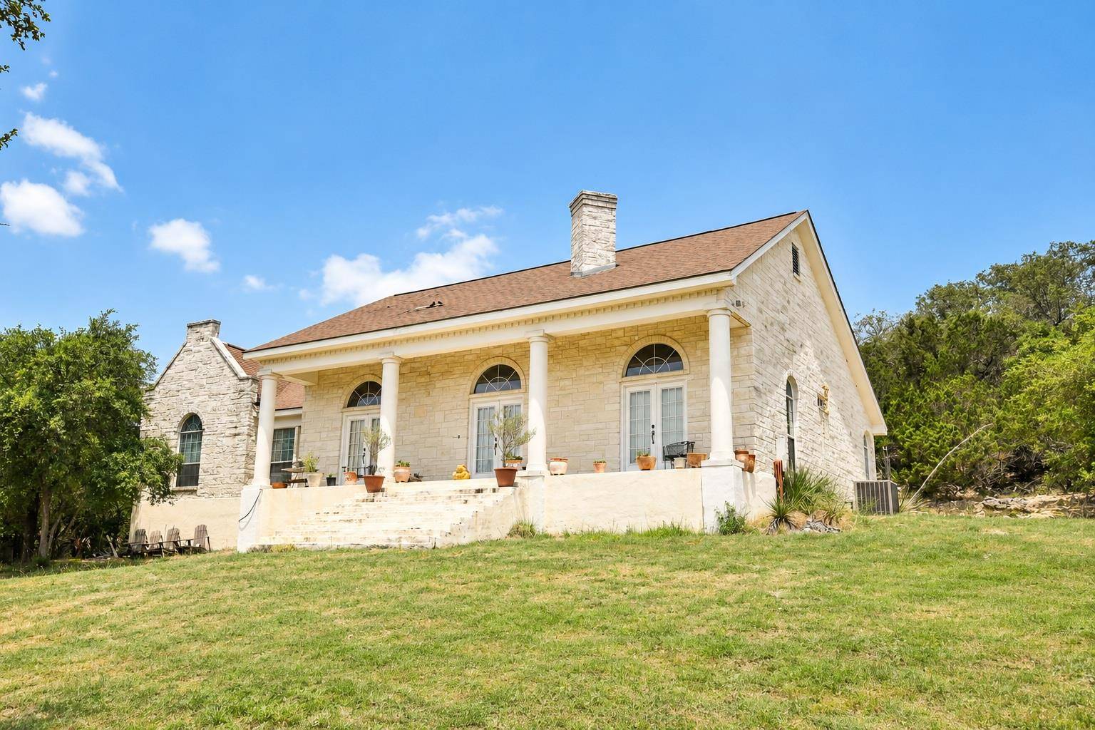 101 Harbour VW, Lakehills, TX 78063
