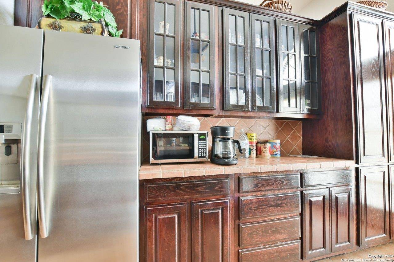 101 Harbour VW, Lakehills, TX 78063