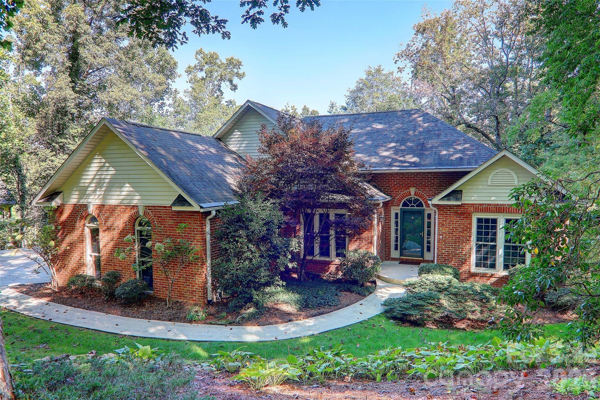 741 Zelda CT, Hendersonville, NC 28792
