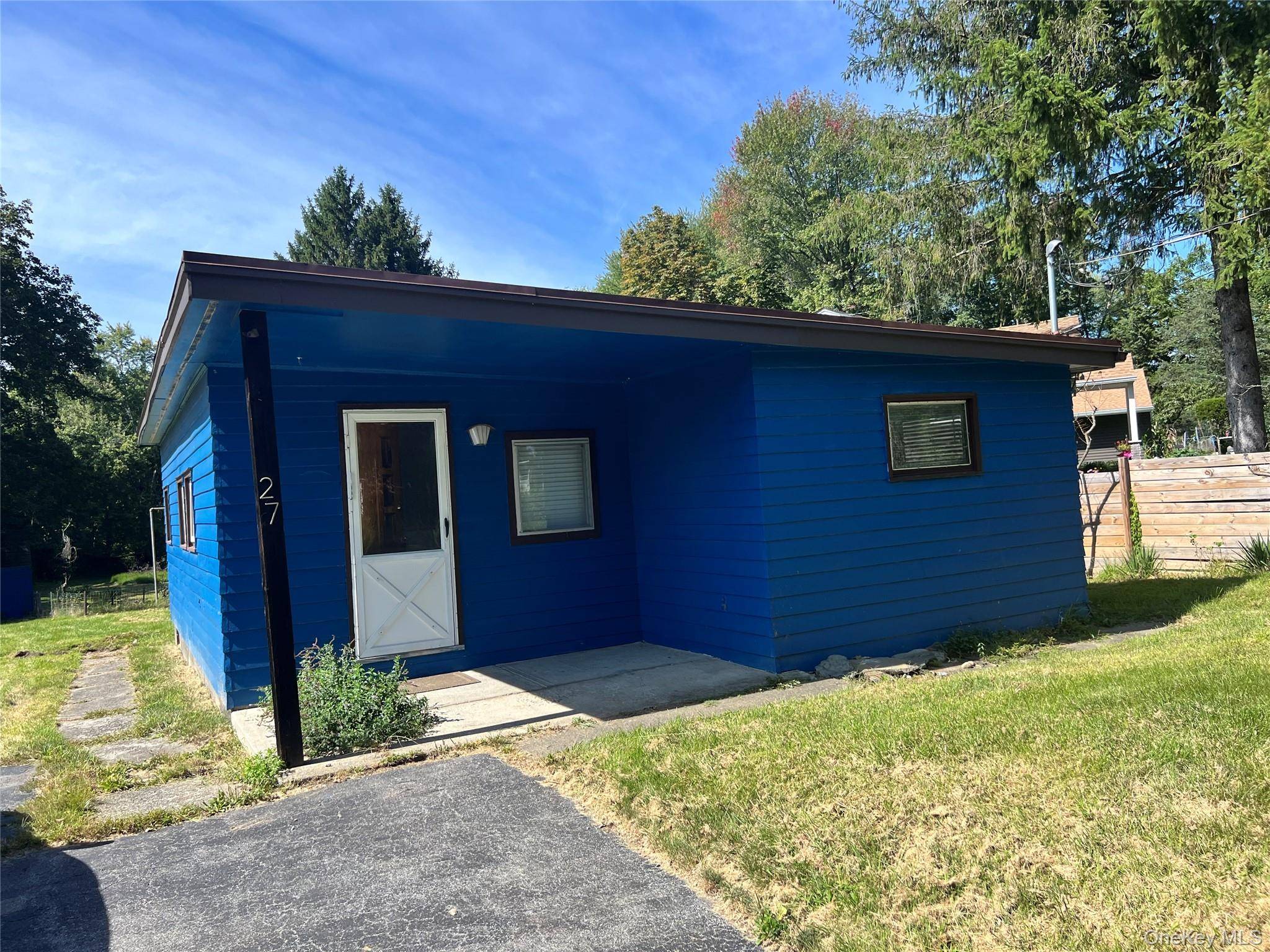 27 E Dorsey LN, Poughkeepsie, NY 12601