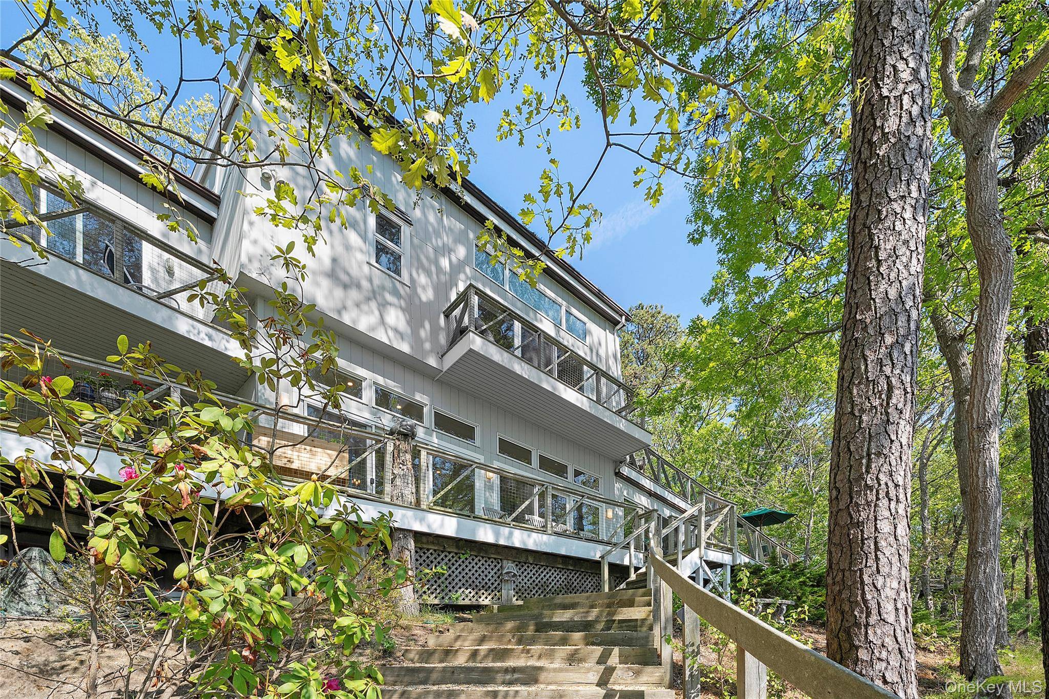 9 Lake View Ct, Southampton, NY 11968