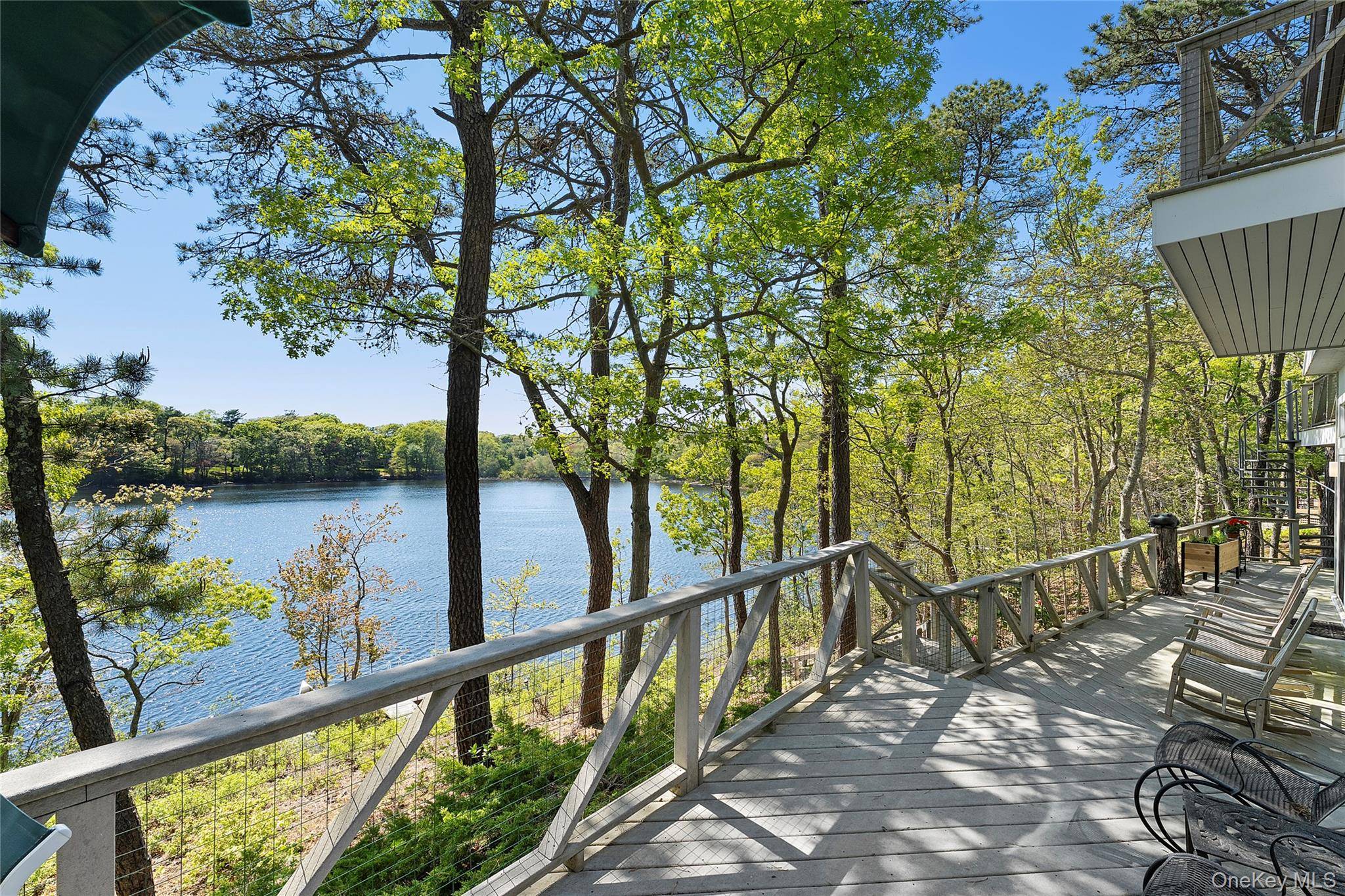 9 Lake View Ct, Southampton, NY 11968