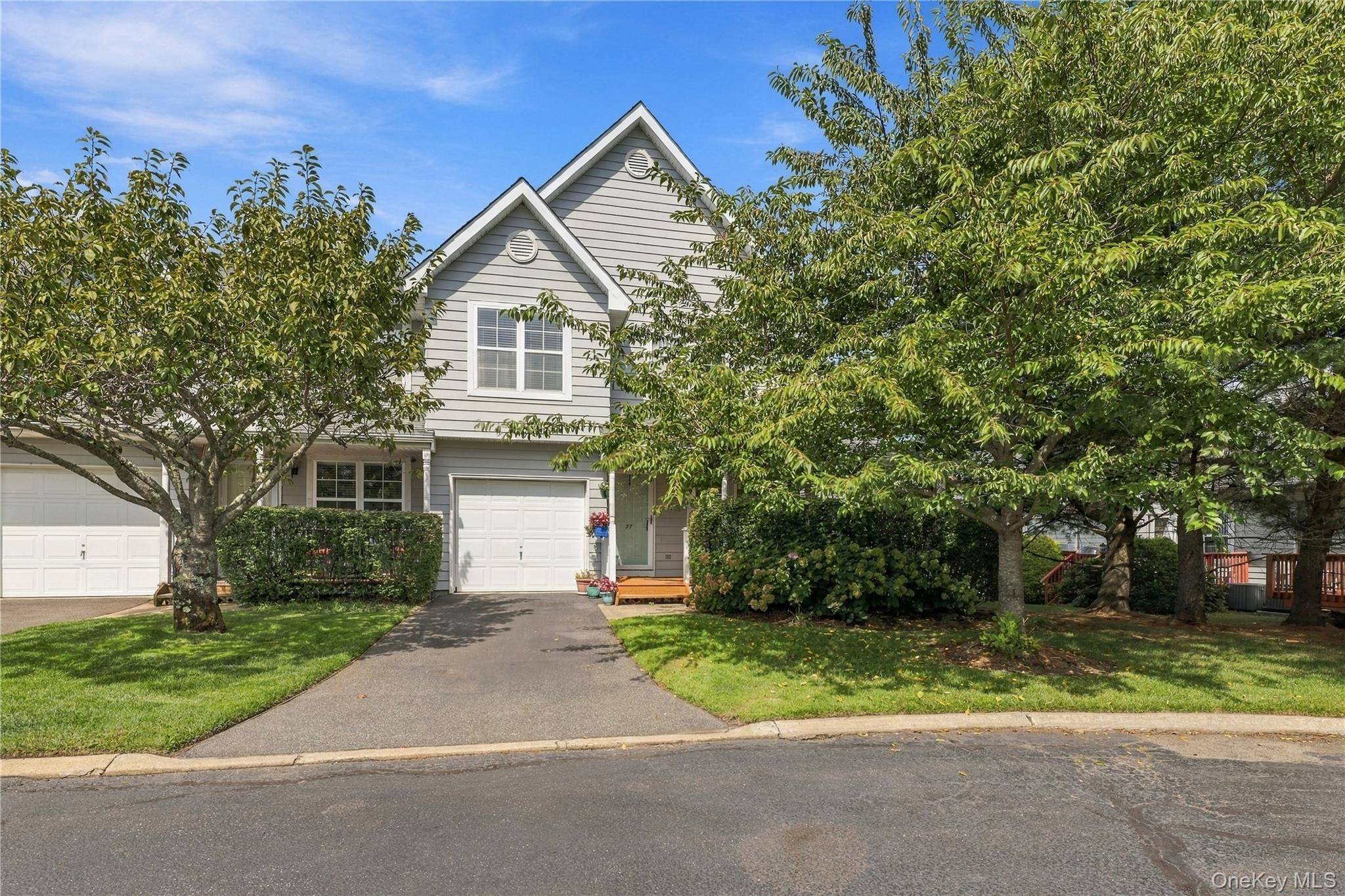 77 Sunburst TER, Central Islip, NY 11722