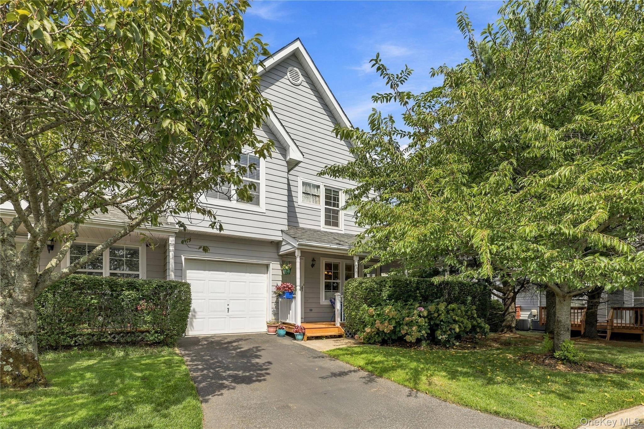 77 Sunburst TER, Central Islip, NY 11722