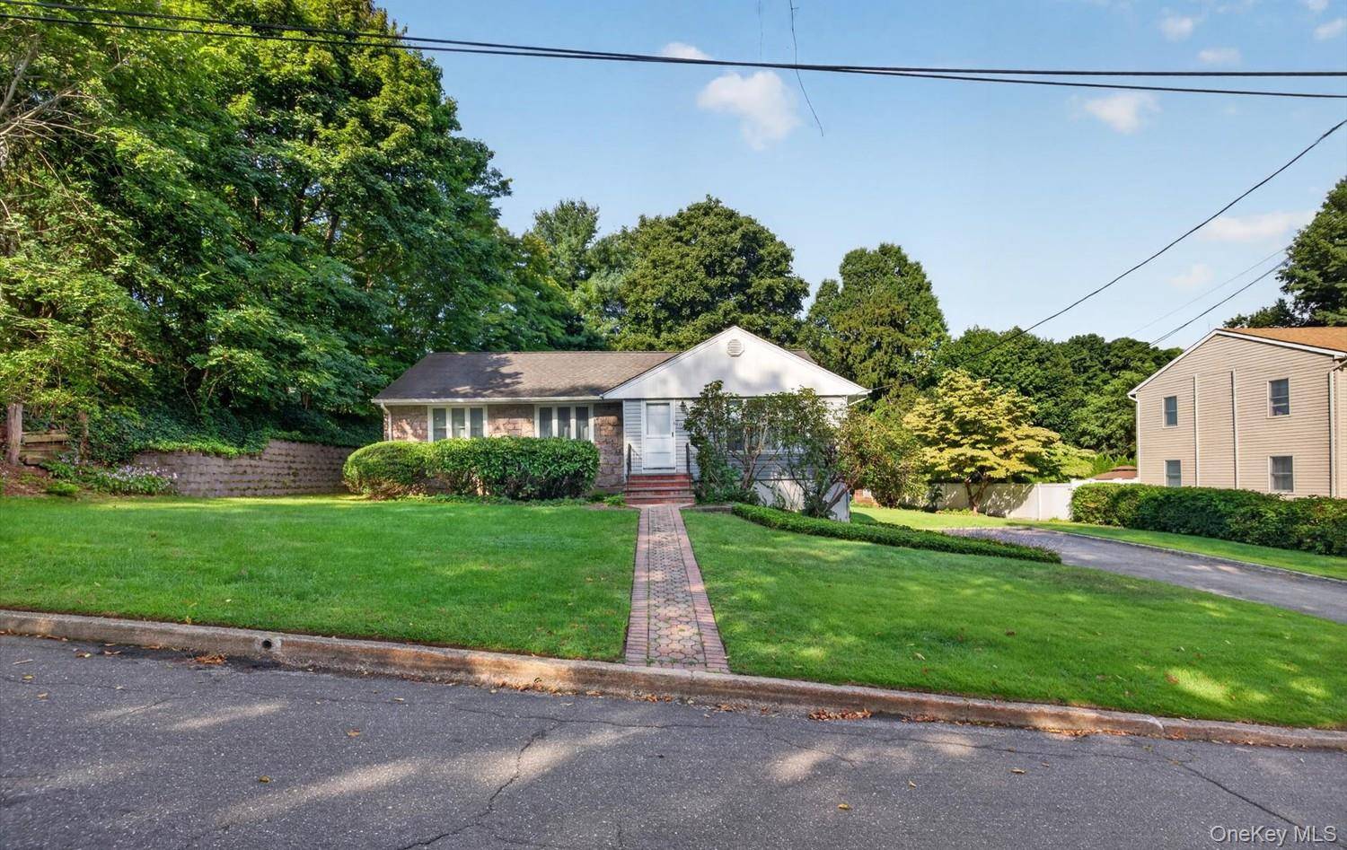 31 Francis TER, Glen Cove, NY 11542