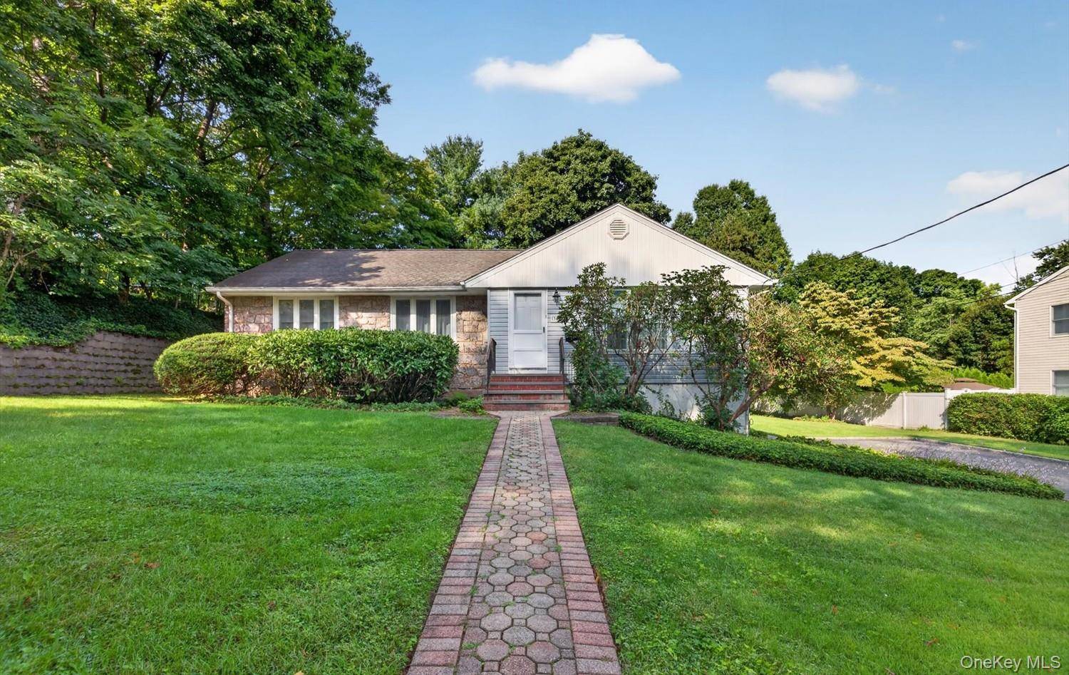 31 Francis TER, Glen Cove, NY 11542