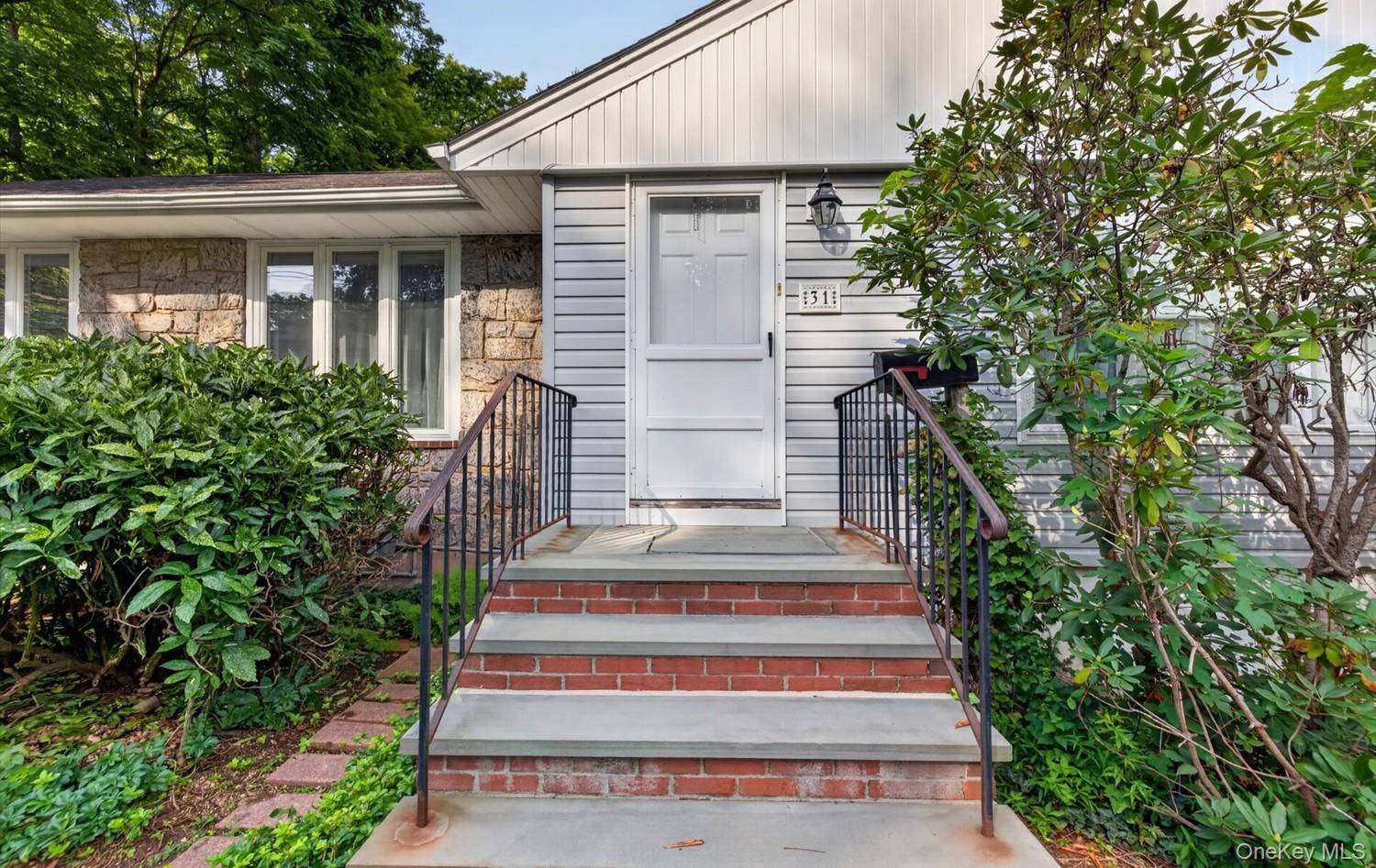 31 Francis TER, Glen Cove, NY 11542