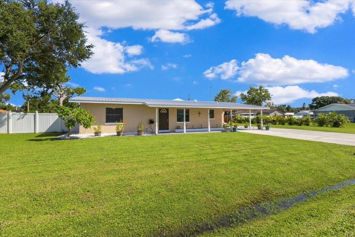 5715 29TH AVENUE DR E, Bradenton, FL 34208