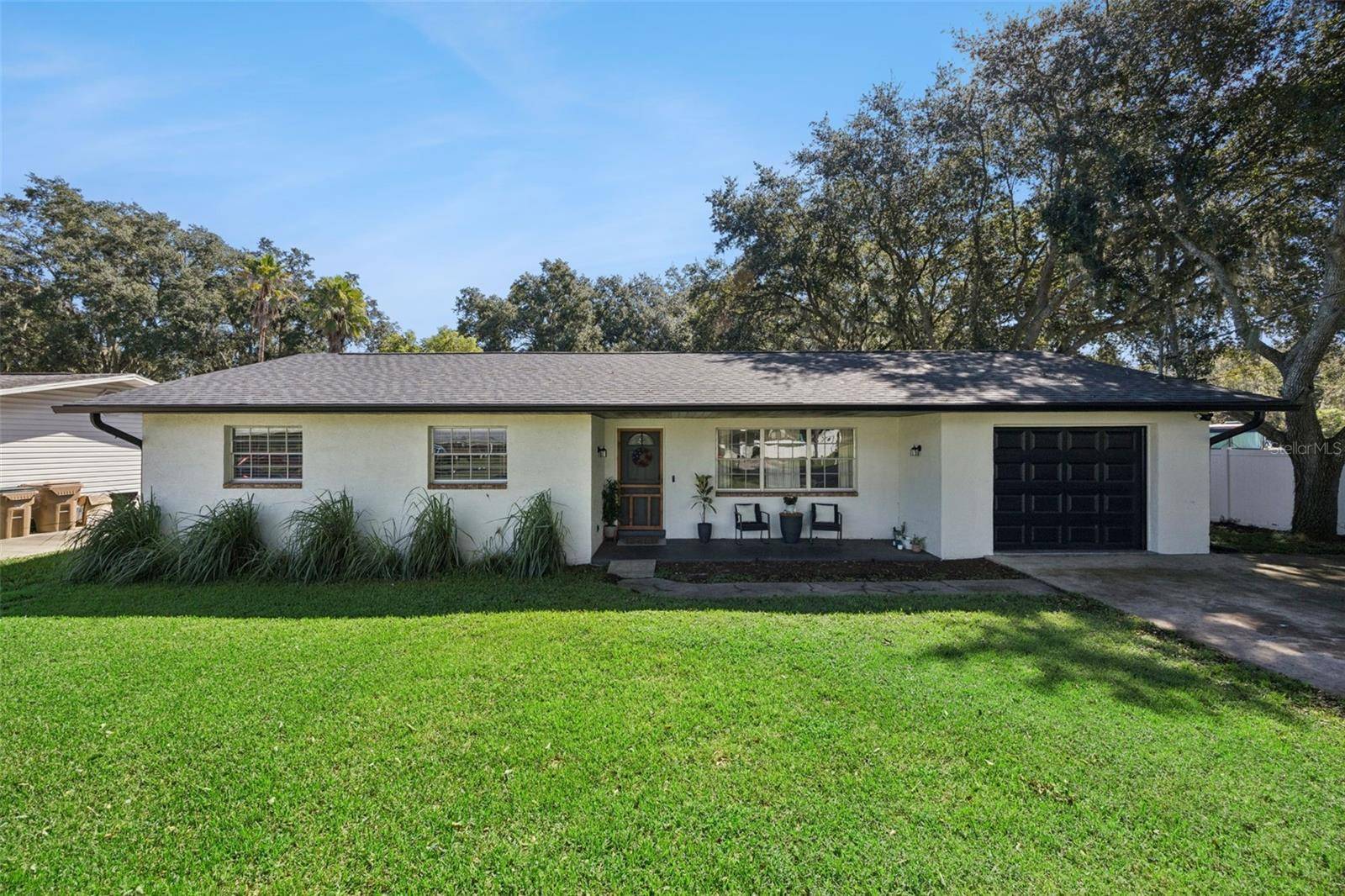 27544 LISA DR, Tavares, FL 32778