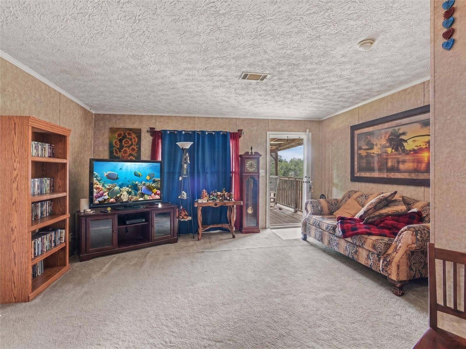 11121 LITHIA PINECREST RD, Lithia, FL 33547