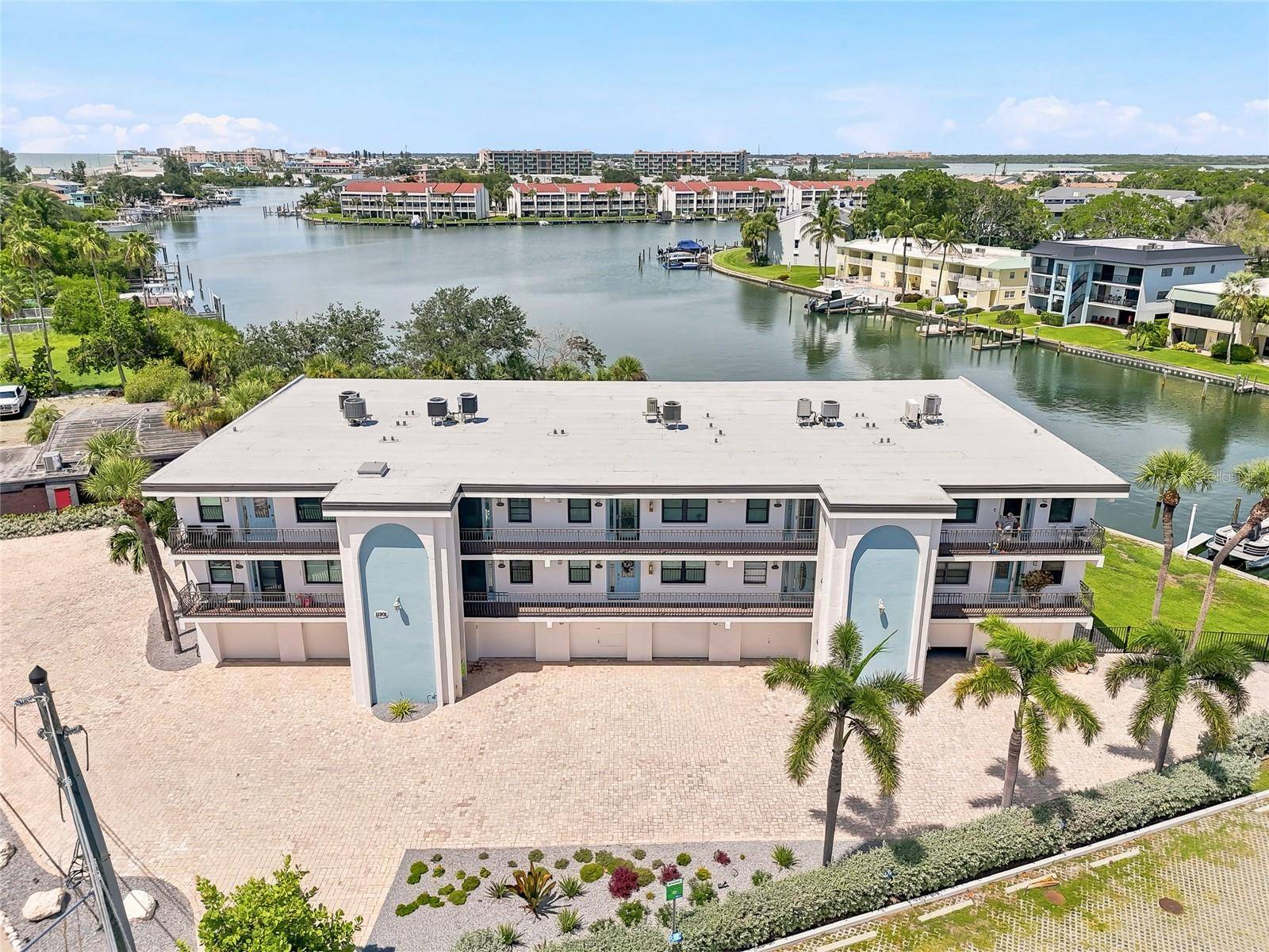 11901 LAGOON LN #202, Treasure Island, FL 33706