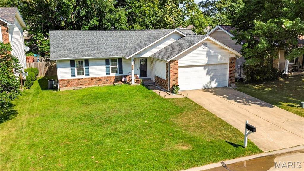 110 Barrington DR, St Peters, MO 63376