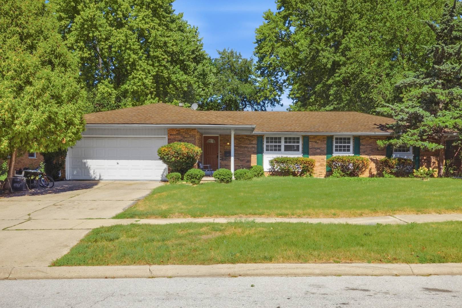 2355 Coach And Surrey LN, Aurora, IL 60506